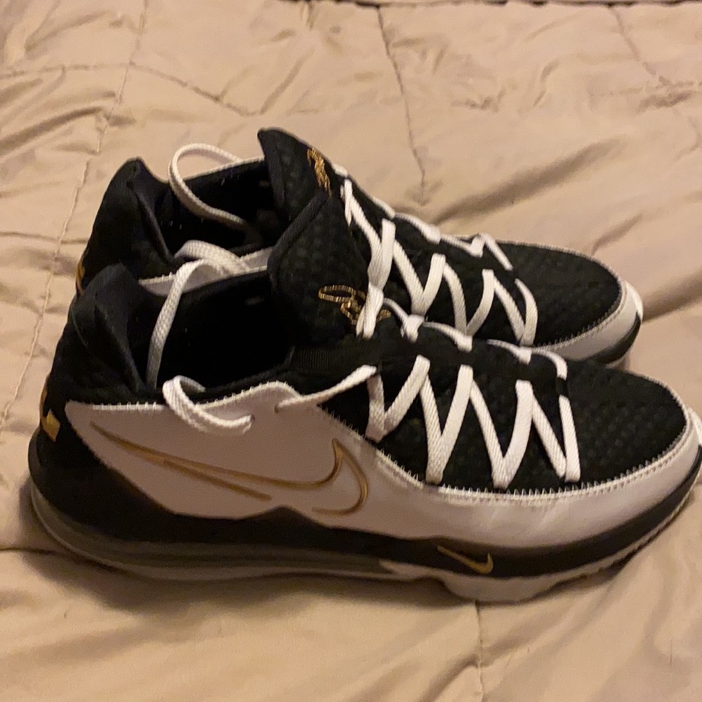 Nike Lebron 17s - like new! Size 14. - Picture 3 of 5